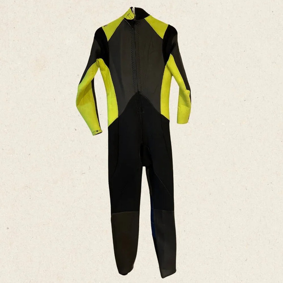 π Get Your Pre-loved Rip Curl Torquay Full Body Wetsuit! π - Picture 2 of 6